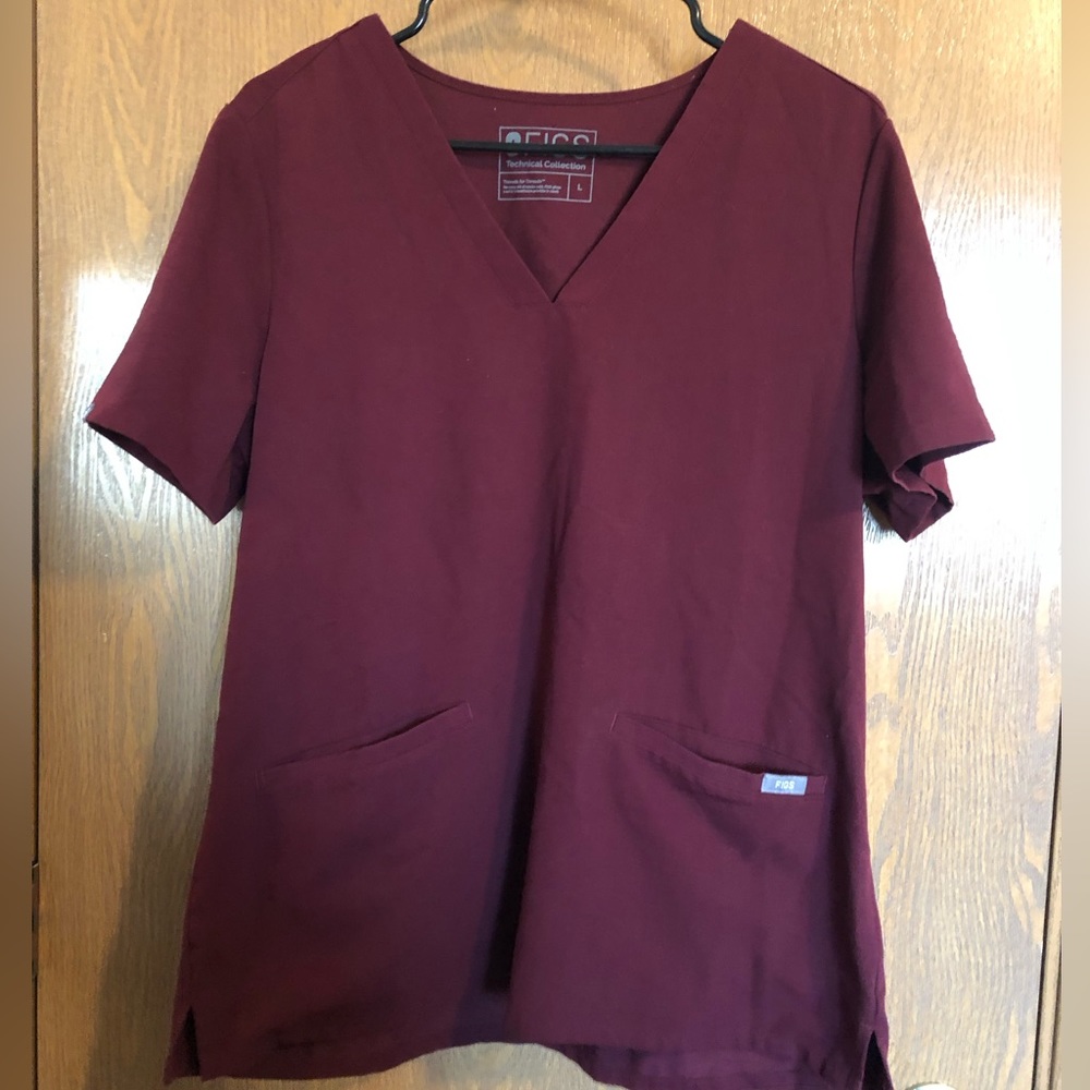 Figs Casma 3-Pocket Scrub Top, size L, color Burgundy.